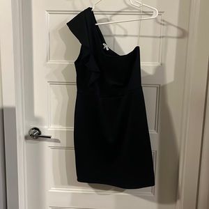 Little black Dress w/ one shoulder ruffle sleeve